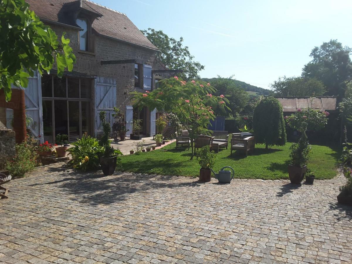 Gite Des Quatre Chemins La Vineuse Екстериор снимка